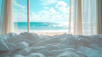 ai generato vicino su Camera da letto con bianca disordinato biancheria da letto e grande finestra con Visualizza per bellissimo mare oceano spiaggia. estate, viaggiare, vacanza, vacanza, consapevolezza, rilassare concetto foto