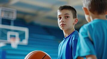 ai generato junior livello pallacanestro giocatore rimbalzo pallacanestro. giovane pallacanestro giocatore con classico sfera. pallacanestro formazione sessione per gioventù. scuola gli sport classe foto