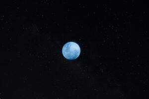 il pieno Luna nel il buio notte. foto