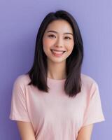 ai generato bellissimo giovane asiatico donna sorridente vivace in piedi nel viola isolato studio sfondo foto