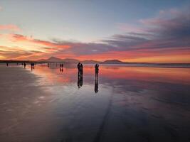 tramonto su famara spiaggia su Lanzarote isola foto