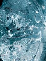 cubetti di ghiaccio sfondo, cubetti di ghiaccio trama, cubetti di ghiaccio carta da parati, ghiaccio aiuta per sentire rinfrescato e freddo acqua a partire dal il cubetti di ghiaccio aiuta il acqua ricaricare il tuo vita e sentire buon.ghiaccio bevande per rinfresco attività commerciale foto