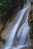 bellissimo paesaggio Visualizza di sai yok Noi cascata kanchanaburi.sai yok Noi è un' cascata, anche conosciuto come khao phang cascata. foto