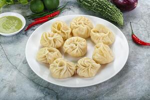 nepalese al vapore Ravioli momo con salse foto