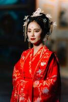 donna vestito Cina nuovo anno. ritratto di un' donna. persona nel tradizionale costume. donna nel tradizionale costume. bellissimo giovane donna nel un' luminosa rosso vestito e un' corona di Cinese Regina in posa. foto