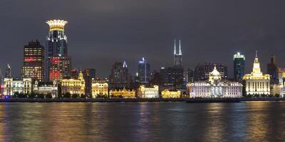 bund a notte, shanghai, Cina foto