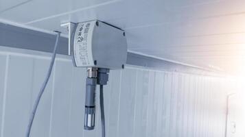 umidità sensore installato su il interno condotto corridoio fornitura aria. foto