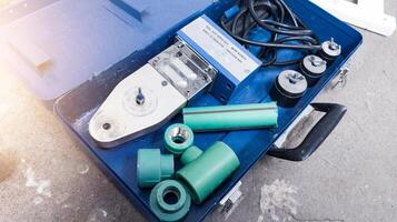 idraulico saldatura utensili impostato per pp tubo connessione.industriale idraulico caldo acqua genere connessione. foto