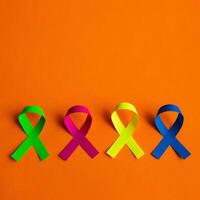 mondo cancro giorno sfondo. colorato nastri, cancro consapevolezza. su un' arancia sfondo foto