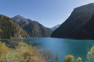 lungo lago, jiuzhaigou nazionale parco, Sichuan Provincia, Cina, unesco mondo eredità luogo foto