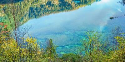 colorato lago, jiuzhaigou nazionale parco, Sichuan Provincia, Cina, unesco mondo eredità luogo foto