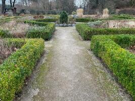 sentiero attraverso un' agricoltori giardino foto