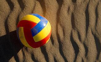 pallavolo su il spiaggia con spazio per testo foto