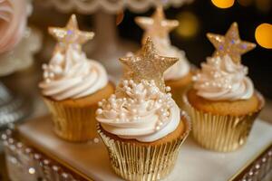 ai generato carino Principessa a tema cupcakes per un' poco ragazza decorato con zucchero stelle. generativo ai foto