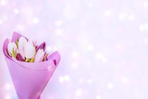 mazzo. bellissimo tulipano fiori su colorato sfondo foto