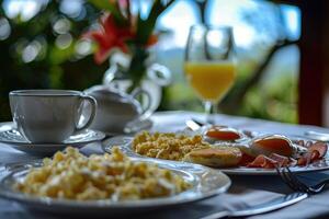 ai generato prima colazione servito con caffè, arancia succo, strapazzate uova, cereali, prosciutto e formaggio. foto