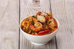 tailandese tradizionale tom yum la minestra foto