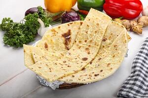 indiano pane formaggio aglio naan foto