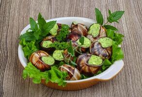 escargot nel il ciotola foto