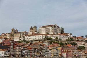 Visualizza di porto città a il Riva del fiume foto