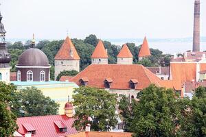 Visualizza su vecchio città di tallinn, Estonia foto