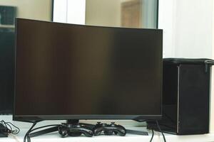 gioco grande computer schermo con gioco joystick, del giocatore posto. foto