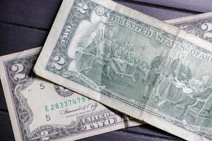 vecchio spiegazzato banconote denominato Due noi dollari. alto qualità foto