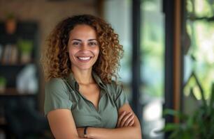 ai generato donna sorrisi braccia attraversato nel il ufficio visualizzazione fiducia e positività, persone ridendo immagine foto