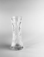 vuoto cristallo vaso su bianca sfondo. il vaso era fatto nel il metà del 20° secolo. foto