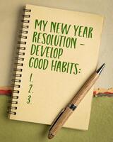 mio nuovo anno risoluzione - sviluppare bene abitudini, grafia nel un' spirale taccuino foto
