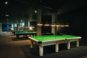 collocazione snooker palle su un' verde biliardo tavolo foto