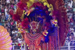 rio, brasile, febbraio 12, 2024. sfilate di il samba scuole Unidos fare viradouro di il speciale gruppo, durante il carnevale nel il città di rio de janeiro nel sapucai strada foto