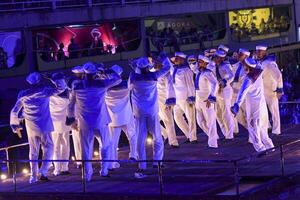 rio, brasile, febbraio 12, 2024, sfilate di il samba scuole parassita fare tuuti di il speciale gruppo, durante il carnevale nel il città di rio de janeiro nel sapucai strada foto