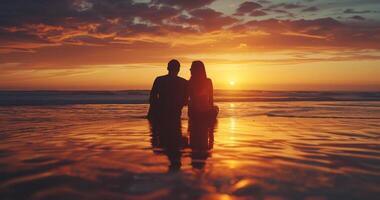 ai generato un' coppia molto tanto nel amore seduta nel il onde di il spiaggia. essi sedersi su il spiaggia e orologio il magnifico rosso nuvole e il tramonto. al generato. foto