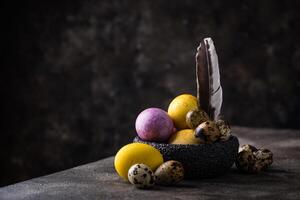 Pasqua uova dipinto con naturale tintura foto