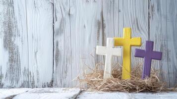 ai generato croci annidato nel un' cannuccia cestino contro un' bianca di legno sfondo, offerta un' tranquillo, calmo e contemplativo scena con opzioni per croci nel bianca, giallo, o viola tonalità. foto