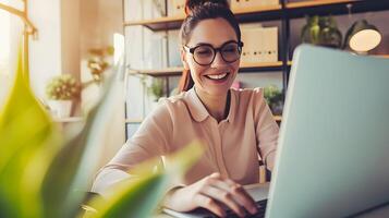 ai generato sorridente donna Lavorando su computer portatile.. generativo ai. foto