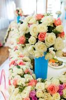 nozze fiori concetto. . luminosa colori. tavolo decorazioni. avvicinamento. foto
