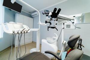 marca nuovo medico ufficio. dentista camera. stomatologo professionale attrezzatura. Ciao Tech medico clinica. dentista clinica. moderno dentale ufficio interno. Avanzate microscopio per denti trattamento. foto