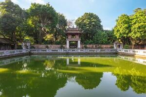 khue furgone padiglione nel il tempio di letteratura, alias furgone tesoro, nel hanoi, Vietnam foto