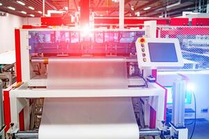 automatico produzione di solare pannelli. moderno industriale fabbrica foto