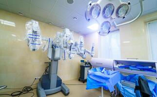 moderno chirurgico sistema. medico robot. minimamente dilagante robotica chirurgia. da vinci chirurgia. foto