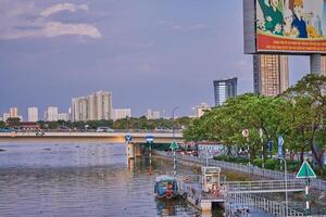 ho chi minh città nel tramonto. ho chi minh città è il uno di il sviluppato città nel Vietnam. viaggio concetto foto