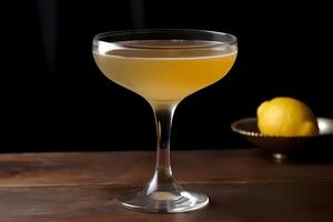 ai generato penicillina - originato nel il unito stati, fatto con scotch Whisky, miele-zenzero sciroppo, Limone succo, e islay scotch galleggiante foto