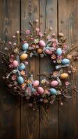 ai generato Pasqua ghirlanda fatto di primavera fiori, salice ramoscelli, e Pasqua uova su di legno superficie. ai generato foto