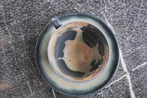 superiore Visualizza di vuoto caffè tazza su tavolo , foto