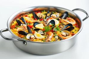 ai generato tradizionale spagnolo paella con frutti di mare, pollo, riso e verdure servito nel un' padella foto