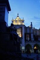 principale piazza di Cracovia a notte foto