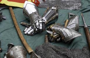 medievale armatura guanti foto
