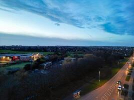 alto angolo Visualizza di fienile Università strada a est luton città di Inghilterra durante tramonto. lutone, Inghilterra UK. feb 19, 2024 foto